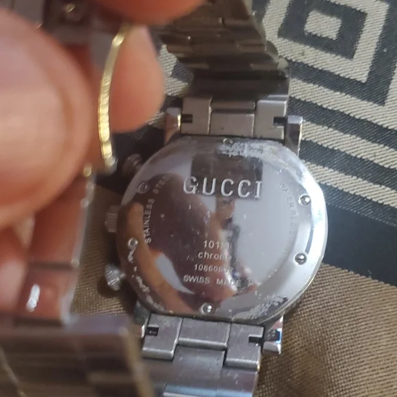 COPY - Gucci watch display picture 1